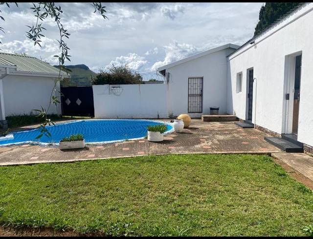 6 BEDROOM HOUSE FOR SALE IN KOMANI PARK